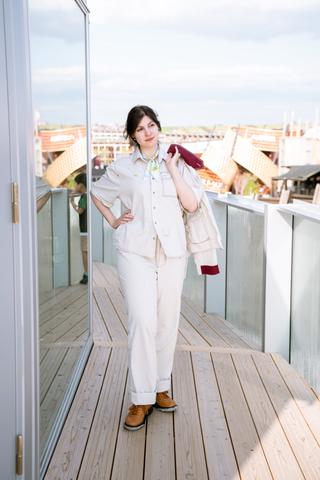 Design uniforem od Jana Černého čerpá inspiraci z japonských pracovních oděvů i českých montérek a klade důraz na funkčnost, styl a tradici, @Kancelář generálního komisaře, EXPO 2025, Světlana Mašková